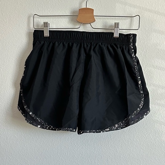 NWT Nike Black White Women’s Dri-FIT Elastic Waist Athletic Shorts Size S - Picture 2 of 9